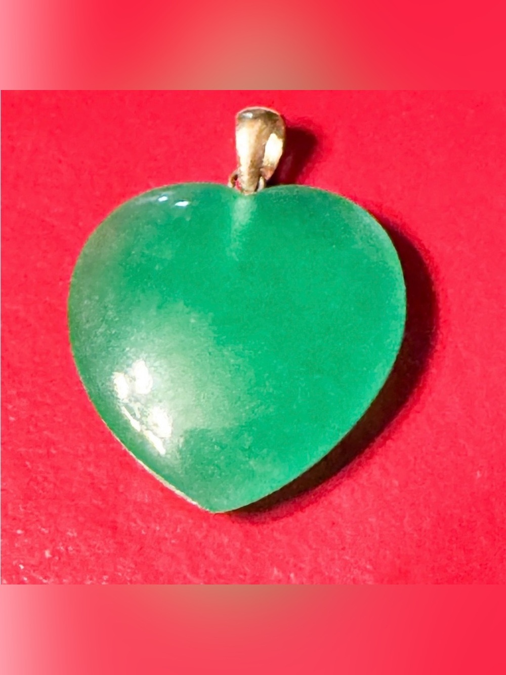 Vintage Gorgeous Natural Green Jade Heart Pendant 14K Yellow Gold (stamped) Bail